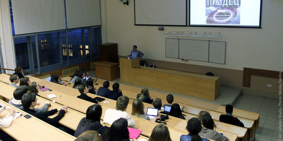 Sinh viên sẽ được hòa mình vào môi trường học tập tích cực khi đến với trường Đại học Kinh tế Nga Plekhanov