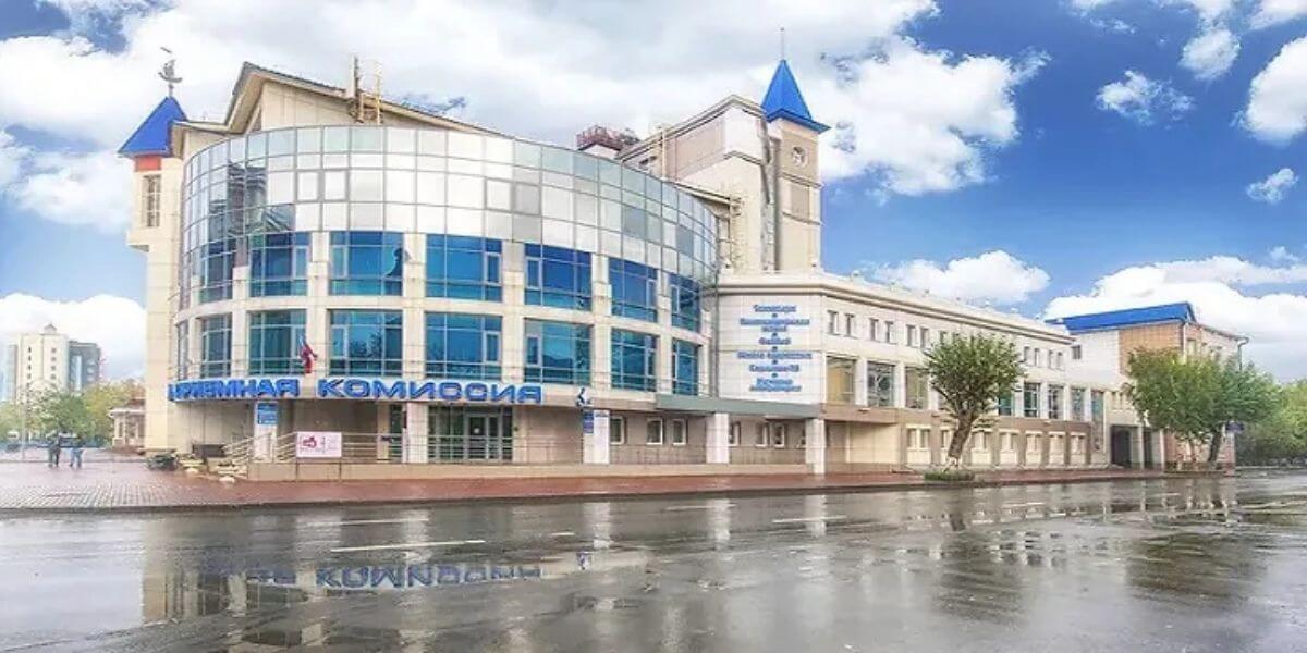 Khuôn viên mang đậm nét đẹp hiện đại của trường Đại học Quốc gia Tyumen