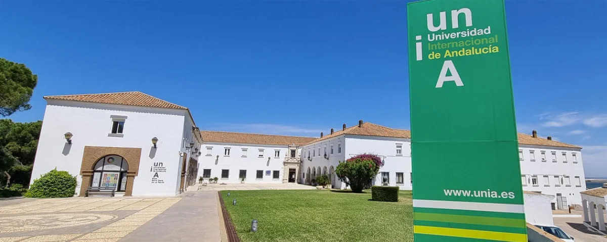 Khuôn viên rộng lớn của trường Đại học Quốc tế Andalusia