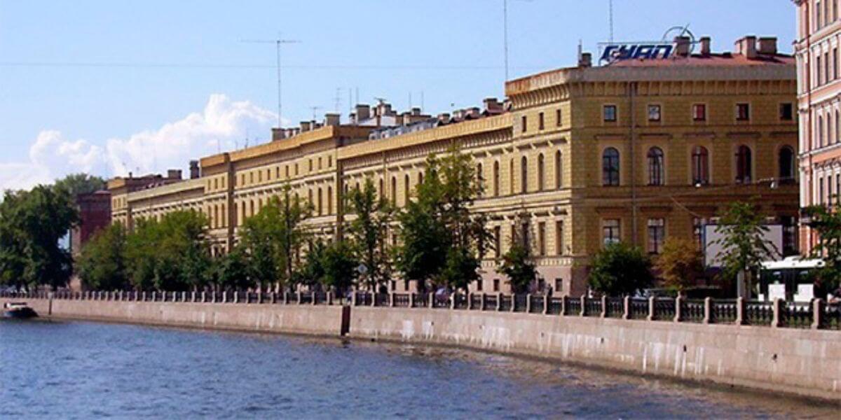 Khuôn viên của trường Đại học Hàng không Vũ trụ Quốc gia Saint Petersburg