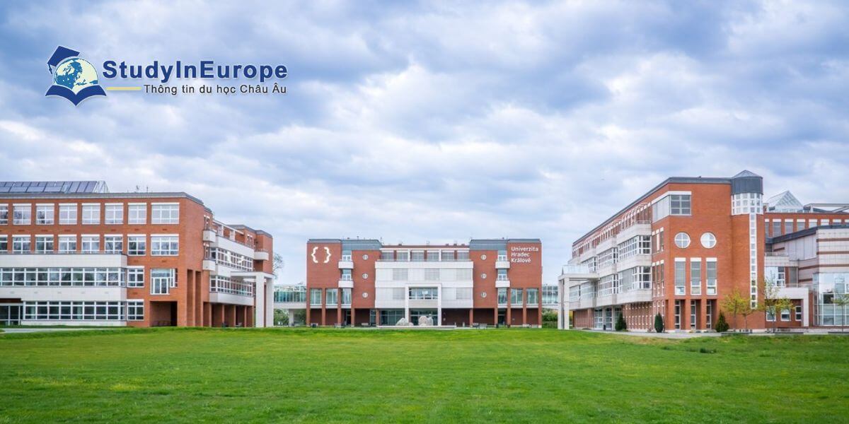 Review Trường Đại học Hradec Kralove (Univerzita Hradec Králové)