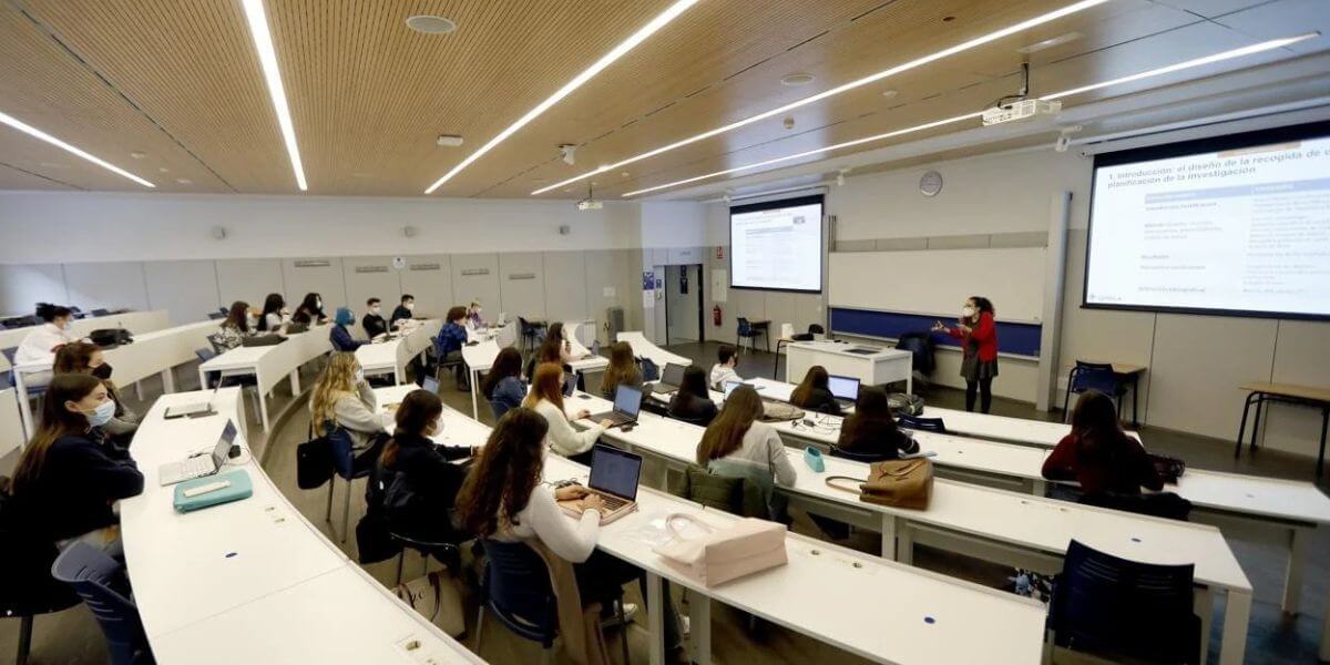 Bầu không khí học tập tích cực tại trường Đại học Loyola Andalucía