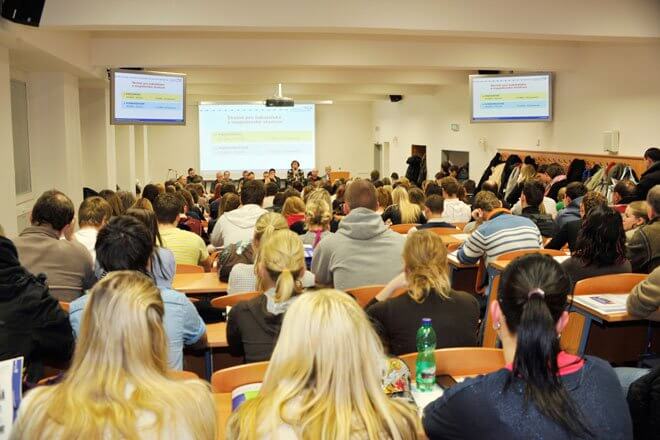 Bầu không khí học tập tích cực tại trường Đại học Metropolitan ở Praha