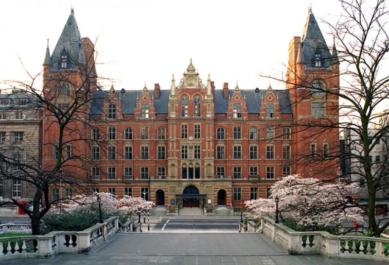 Khuôn viên rộng lớn của Học viện âm nhạc Hoàng gia