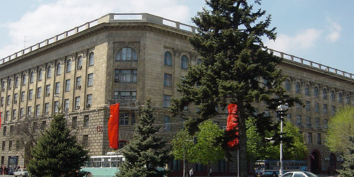 Khuôn viên cổ kính của Học viện Y khoa Quốc gia Volgograd