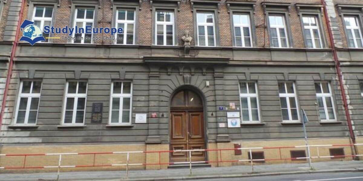 Review Trường Cao đẳng Điều dưỡng (Vysoká škola zdravotnická)