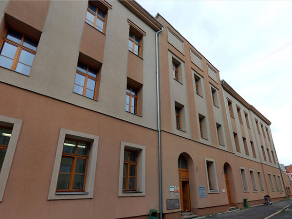 Trường Cao đẳng Nghiên cứu Châu Âu và Khu vực khá nổi tiếng với các chương trình học chất lượng cao