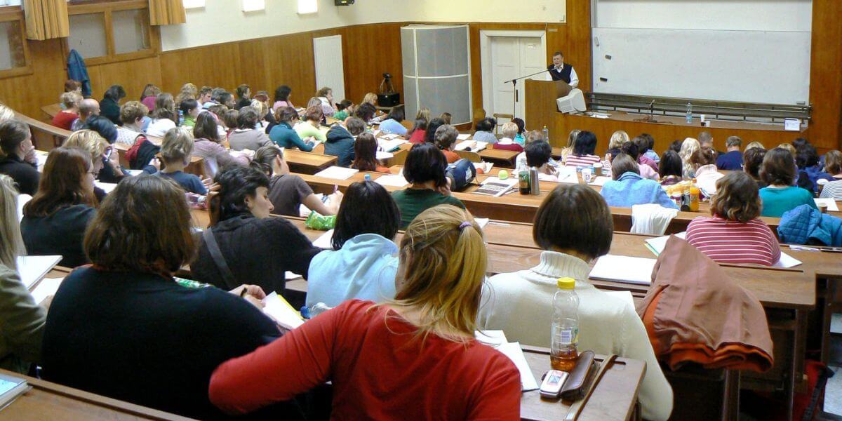 Bầu không khí học tập tích cực tại trường Cao đẳng nghiên cứu tâm lý xã hội Praha