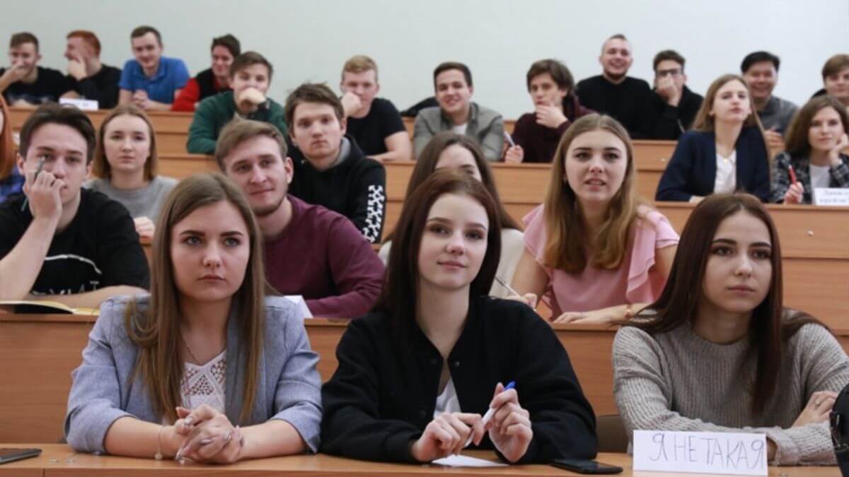 Trường Đại học bang Orel luôn chào đón mọi sinh viên đến tham gia học tập và trải nghiệm