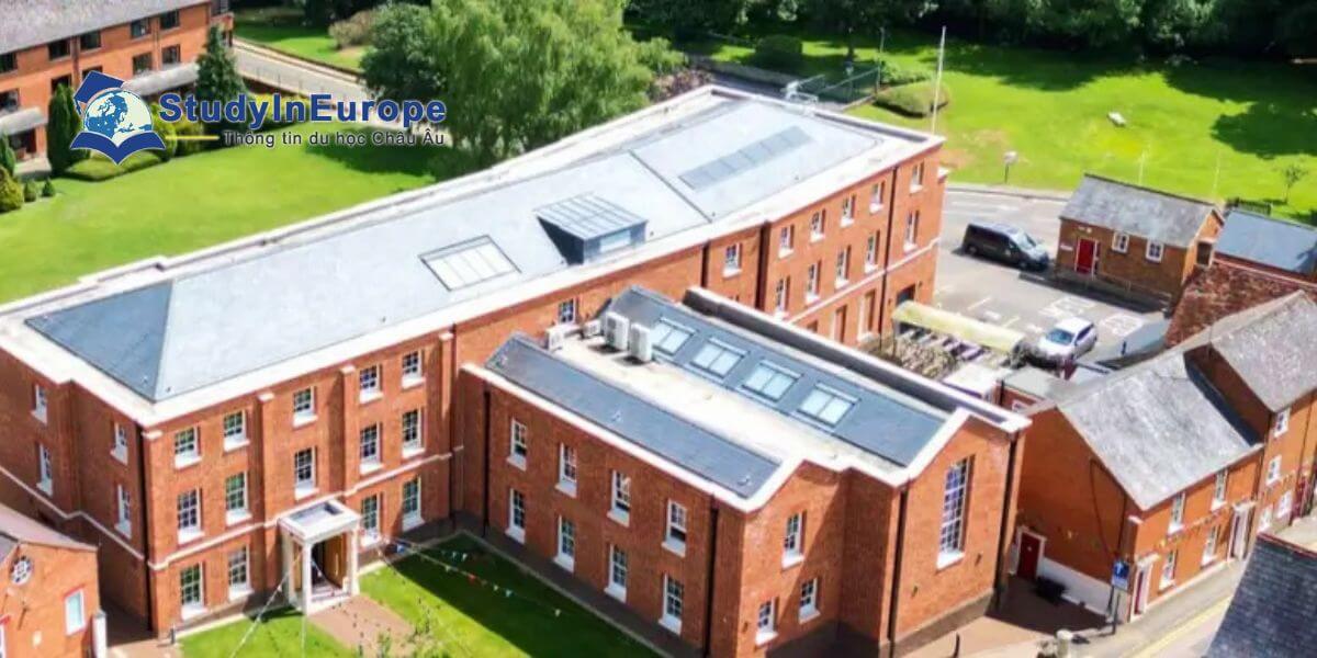 Review Trường Đại học Buckingham (The University of Buckingham)