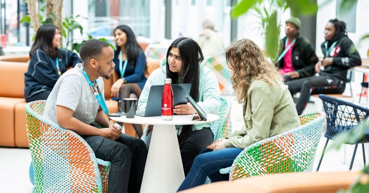 Trường Đại học Buckinghamshire New luôn đồng hành cùng sinh viên trên con đường học tập