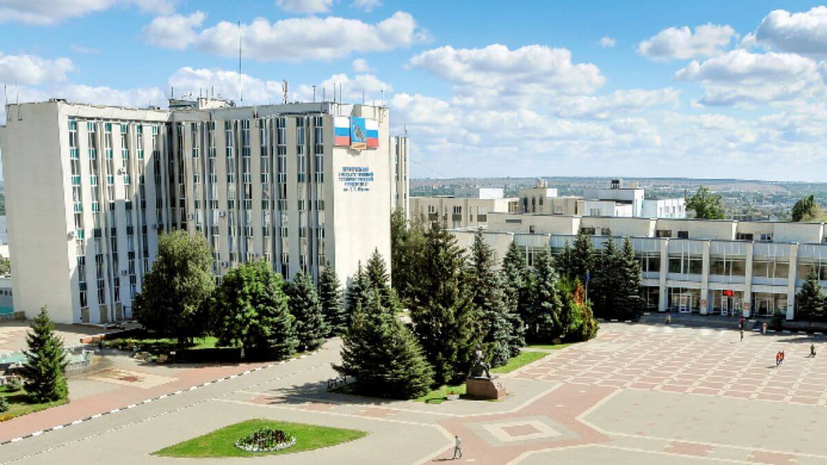 Khuôn viên rộng lớn của trường Đại học Công nghệ Quốc gia Belgorod
