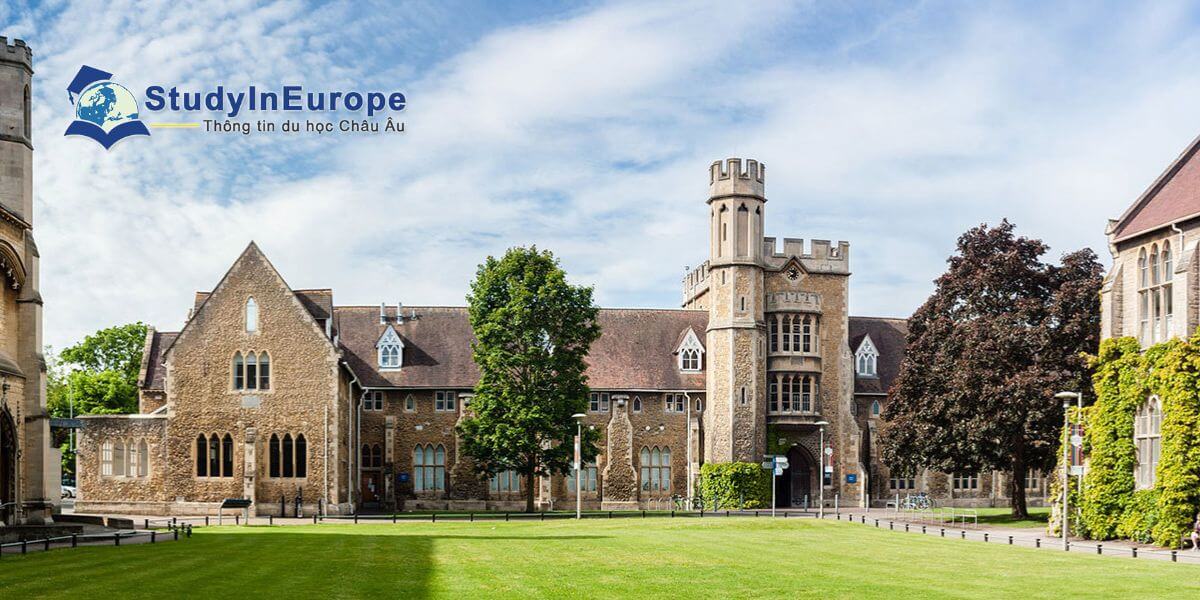 Review Trường Đại học Gloucestershire (University of Gloucestershire)