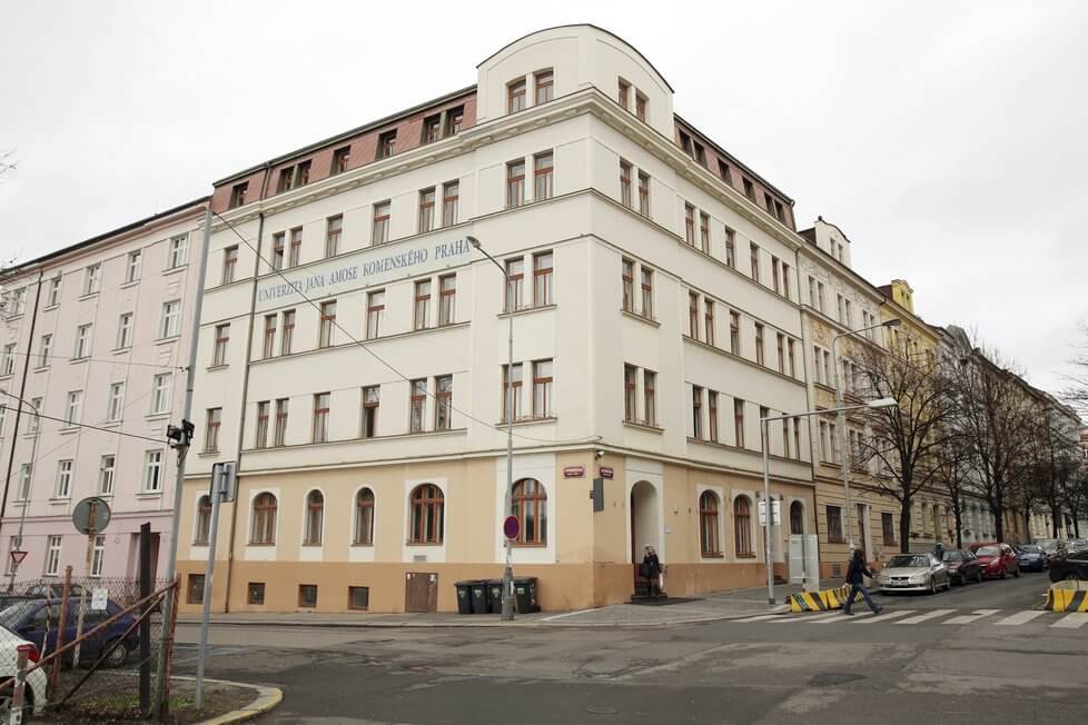 Trường Đại học Jan Amos Komensky là ngôi trường có uy tín cao tại Séc