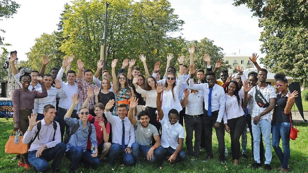 Sinh viên sẽ được hòa mình vào môi trường học tập thân thiện khi đến với trường Đại học Kỹ thuật Quốc gia Voronezh