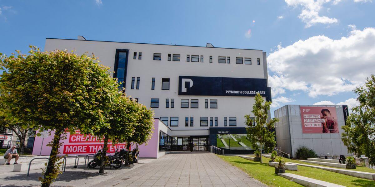 Trường Đại học Nghệ thuật Plymouth là điểm đến được nhiều sinh viên yêu thích và lựa chọn