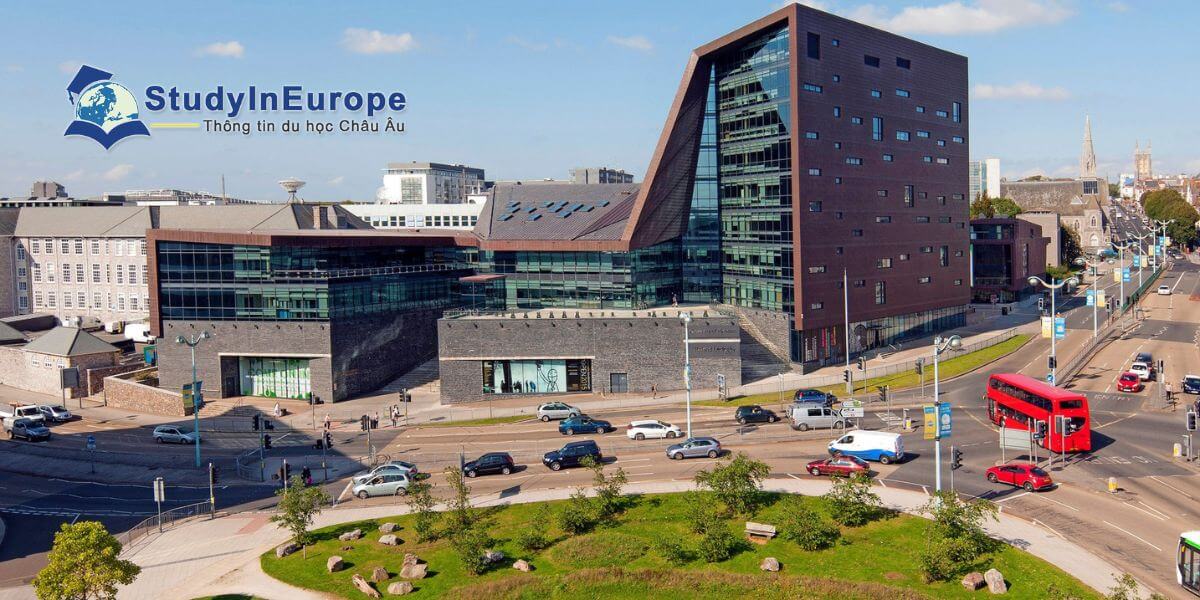 Trường Đại học Plymouth