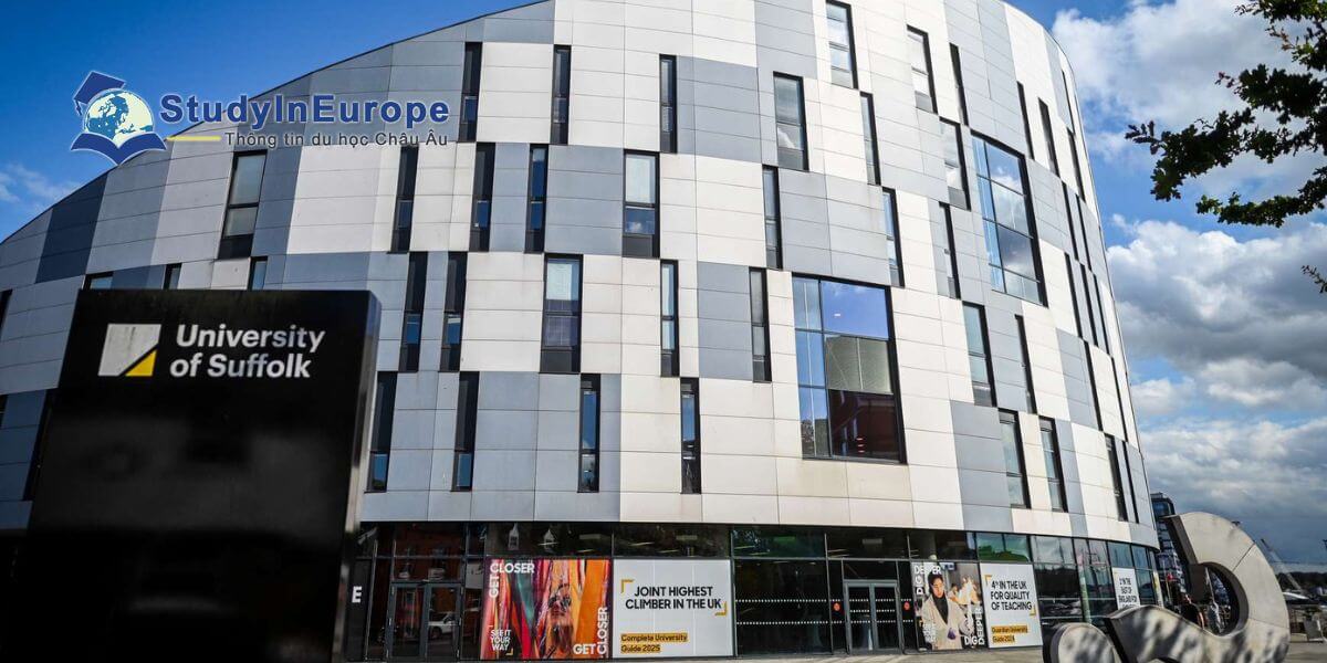 Review Trường Đại học Suffolk (University of Suffolk)