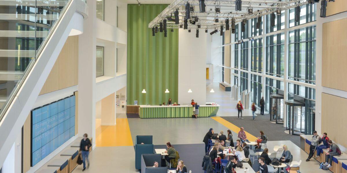 Hệ thống cơ sở vật chất hiện đại tại trường Đại học Tây Scotland