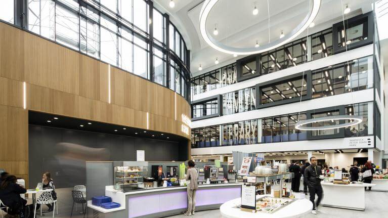 Trường Đại học West London cung cấp cơ sở vật chất hiện đại để sinh viên học tập và nghiên cứu