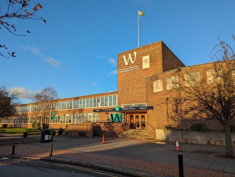 Khuôn viên xinh đẹp của trường Đại học Wrexham