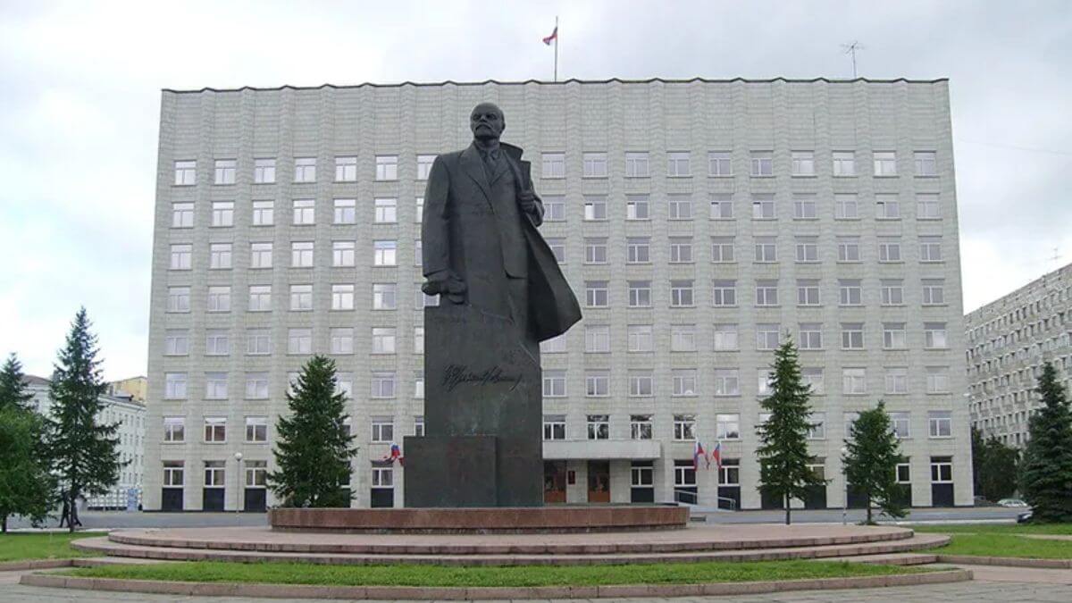 Khuôn viên rộng lớn của trường Đại học Y khoa North State