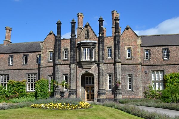 Trường Đại học York St John là ngôi trường nổi tiếng tại Anh