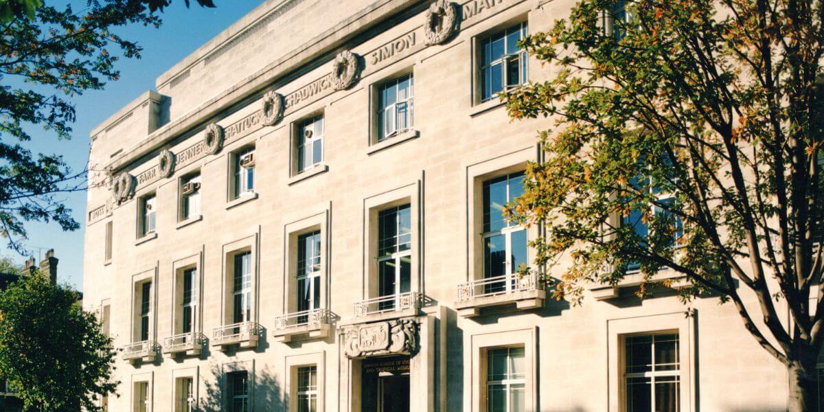 Trường Vệ sinh và Y học Nhiệt đới London là ngôi trường có chất lượng cao tại Anh