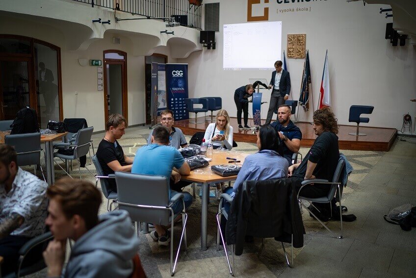 Viện CEVRO thường xuyên tổ chức các hoạt động ngoại khóa cho sinh viên