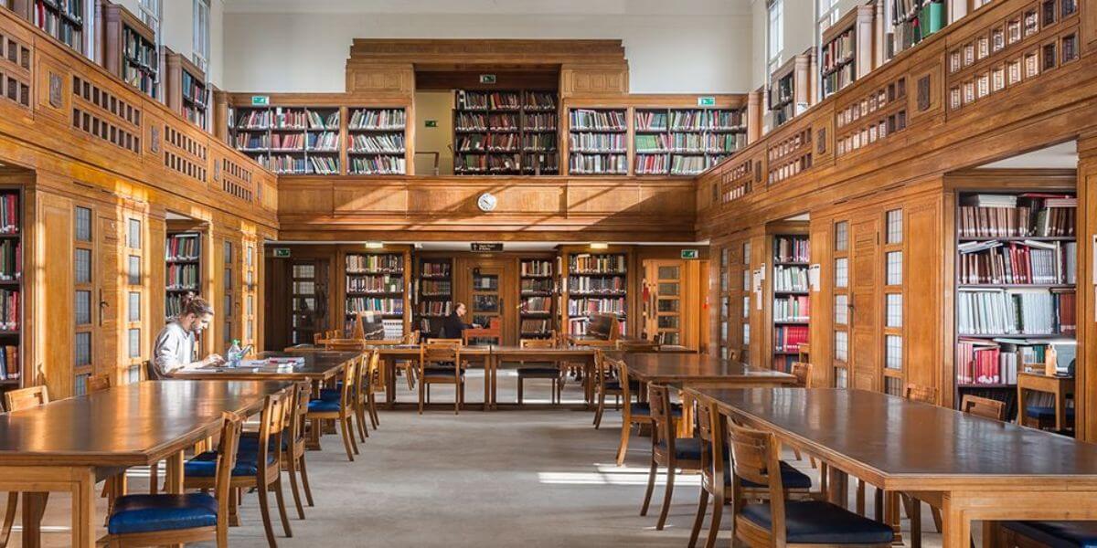 Trường Đại học Luân Đôn luôn tạo điều kiện thuận lợi cho sinh viên học tập và nghiên cứu