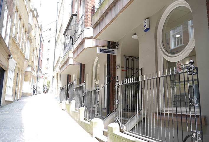 Học viện Ngân hàng và Tài chính London mang đến cho sinh viên nhiều cơ hội học tập và phát triển