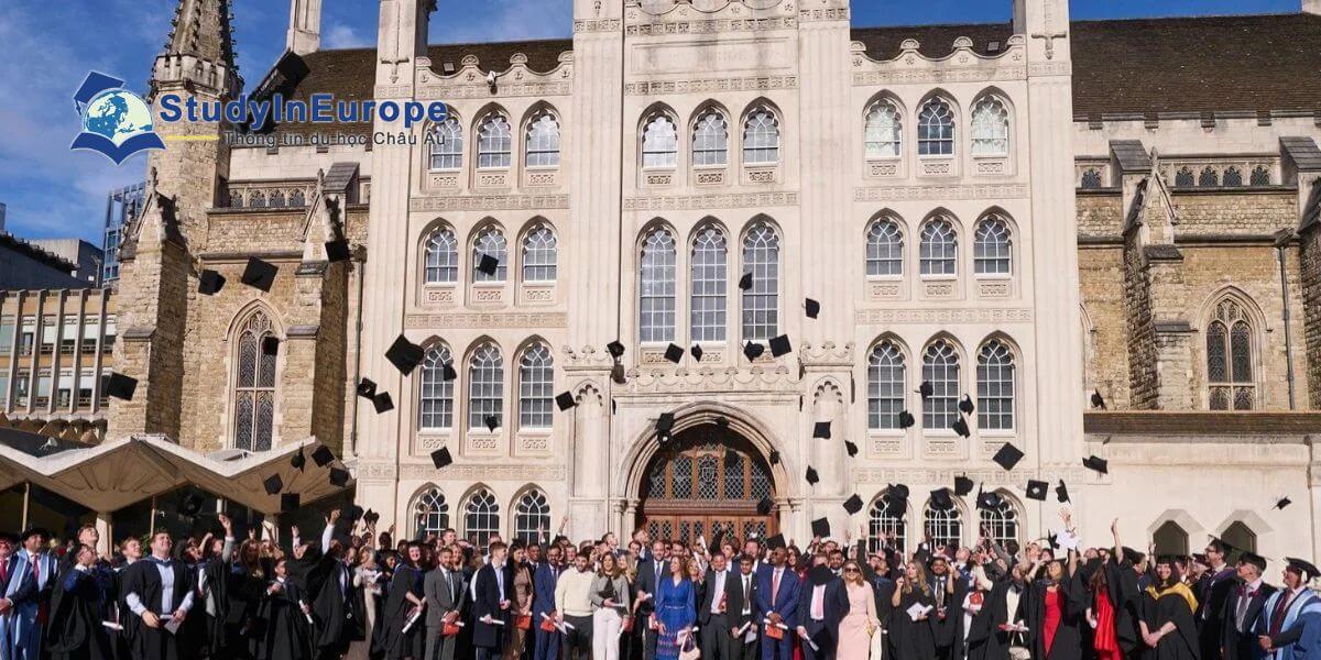 Review Học viện Ngân hàng và Tài chính London (The London Institute of Banking and Finance)