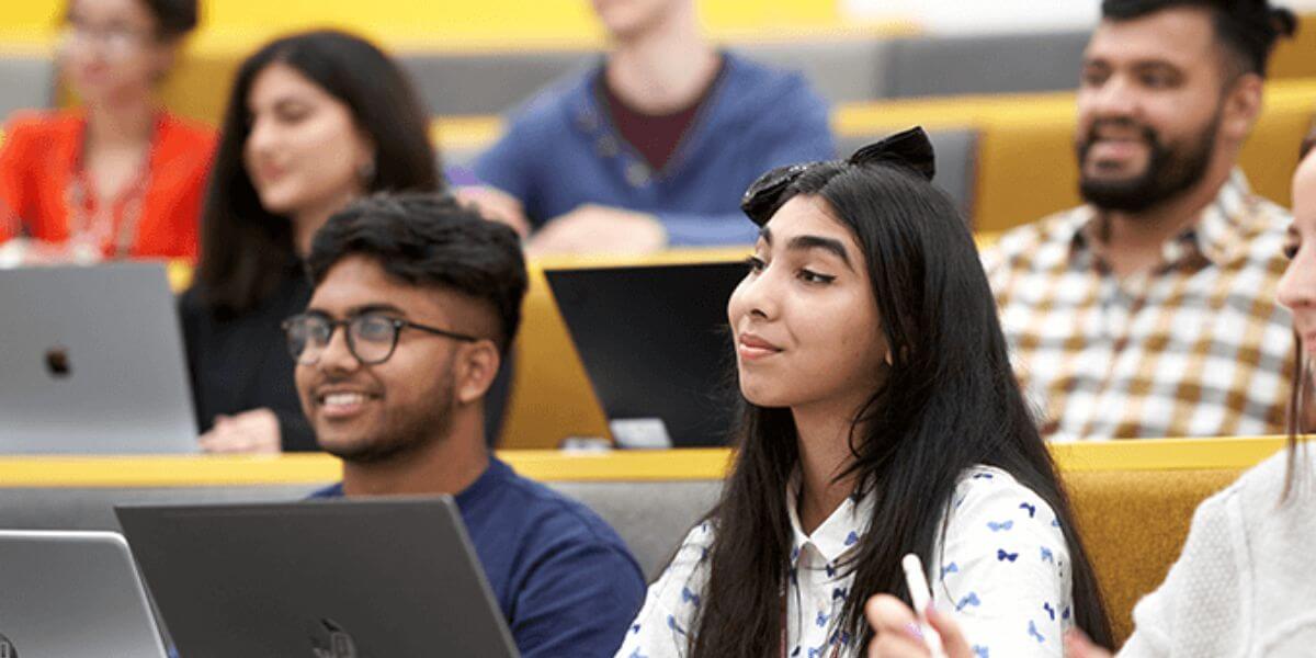 Trường Đại học Aston luôn chào đón mọi sinh viên đến học tập và trải nghiệm