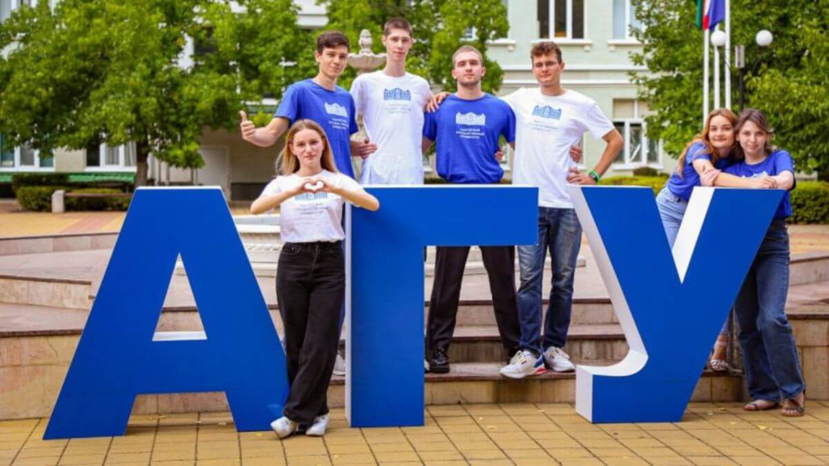 Trường Đại học bang Adyghe luôn chào đón mọi sinh viên đến tham gia học tập và nghiên cứu