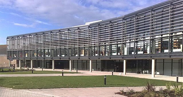 Khuôn viên rộng lớn của trường Đại học Brighton