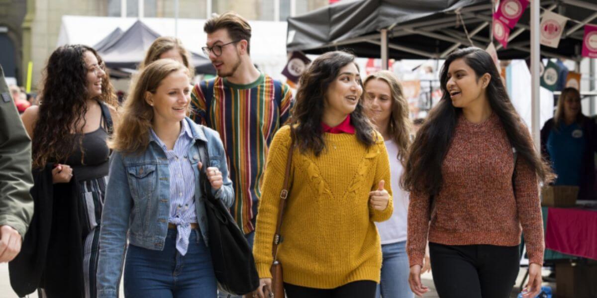 Trường Đại học Central Lancashire thường xuyên tổ chức các hoạt động ngoại khóa đa dạng