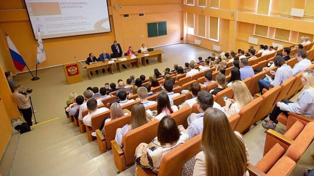 Bầu không khí học tập tích cực tại trường Đại học Công nghệ Quốc gia Volga