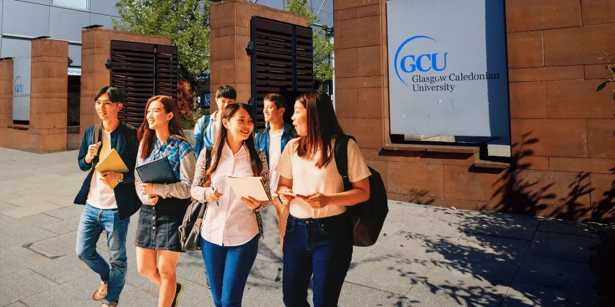 Trường Đại học Glasgow Caledonian luôn chào đón mọi sinh viên đến tham gia học tập