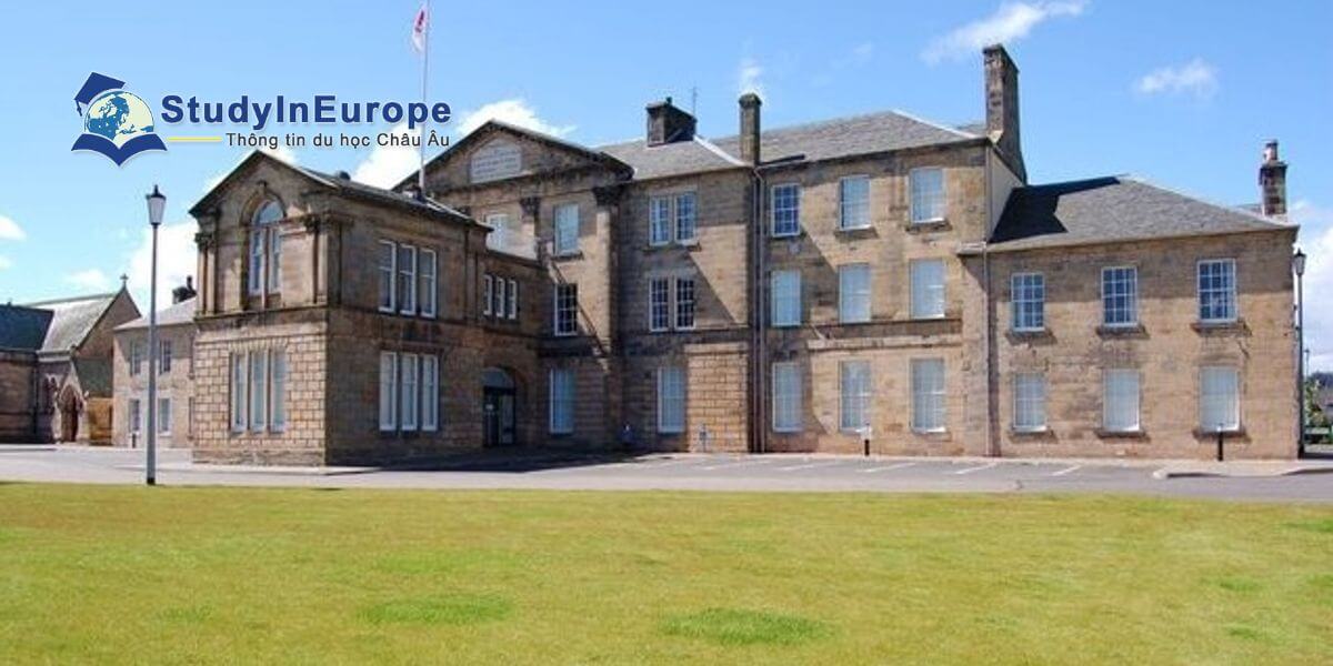 Review Trường Đại học Highlands và Islands (University of the Highlands and Islands)