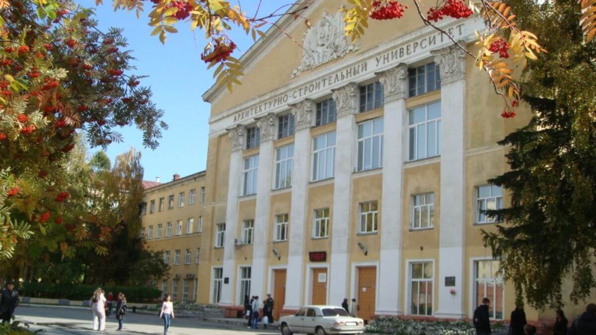 Khuôn viên mang đậm nét đẹp cổ điển của trường Đại học Kiến trúc Xây dựng Novosibirsk