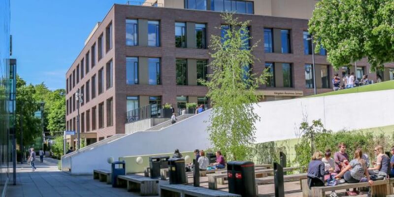 Hệ thống cơ sở vật chất hiện đại tại trường Đại học Kingston