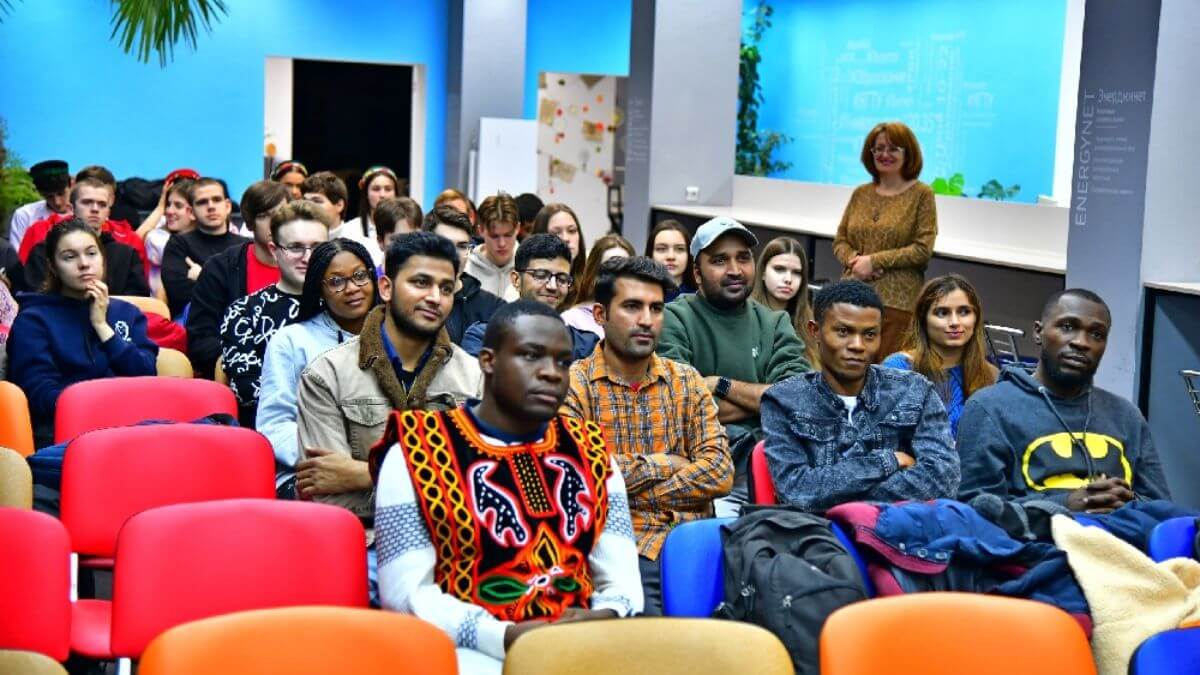 Trường Đại học Kỹ thuật Quốc gia Yaroslavl luôn chào đón mọi sinh viên đến tham gia học tập