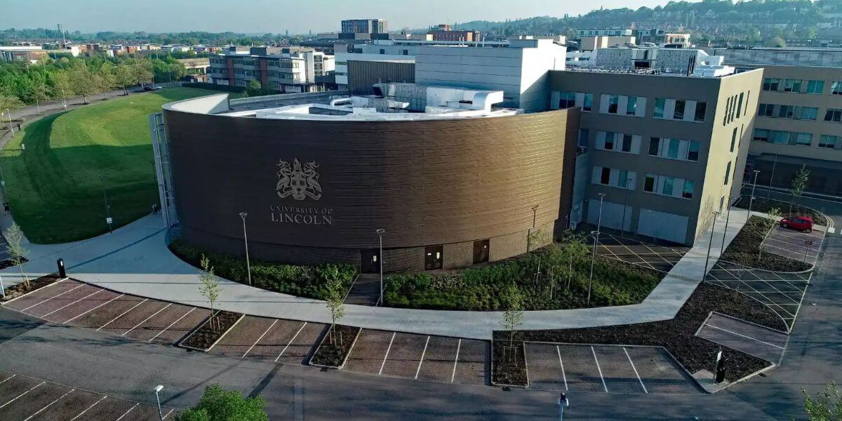Hệ thống cơ sở vật chất hiện đại tại trường Đại học Lincoln
