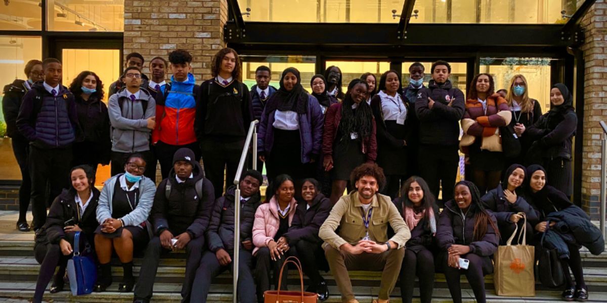 Trường Đại học Liverpool John Moores luôn chào đón mọi sinh viên đến học tập và nghiên cứu