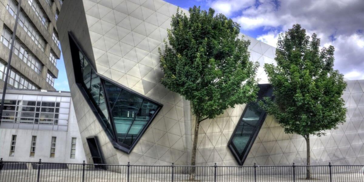 Khuôn viên của trường Đại học Metropolitan London