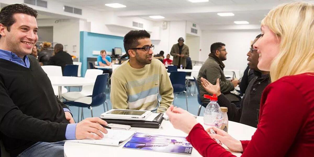 Sinh viên sẽ được hỗ trợ nhiệt tình khi đến với trường Đại học Metropolitan London