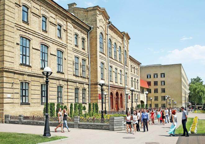 Nhiều sinh viên đã đăng ký vào trường Đại học Nông nghiệp Stavropol để học tập và trải nghiệm