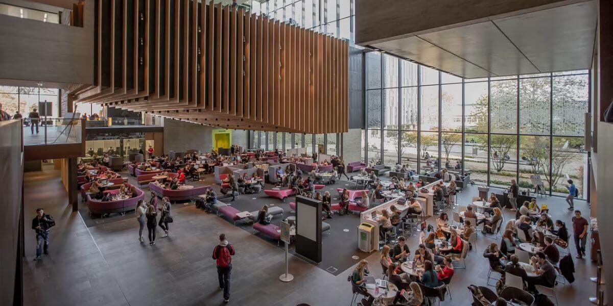 Hệ thống cơ sở vật chất hiện đại tại trường Đại học Oxford Brookes