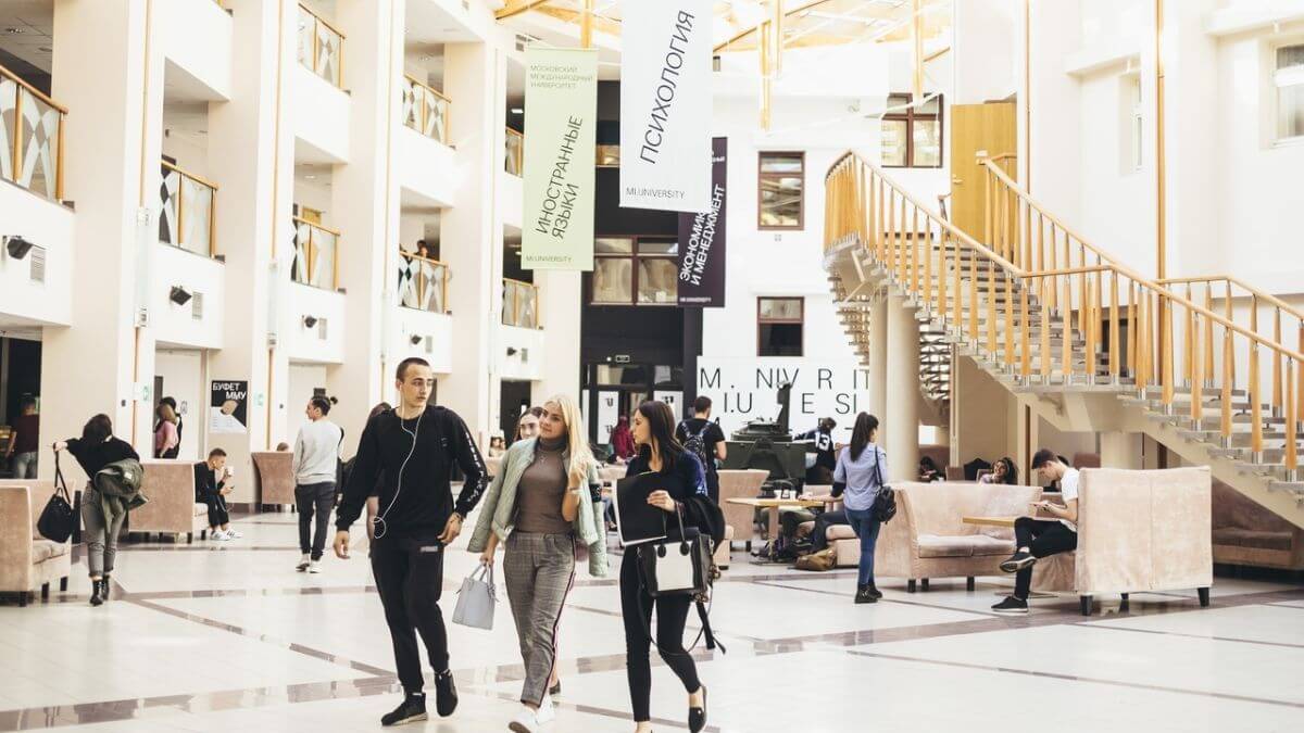 Bầu không khí năng động tại trường Đại học Quốc tế Moscow