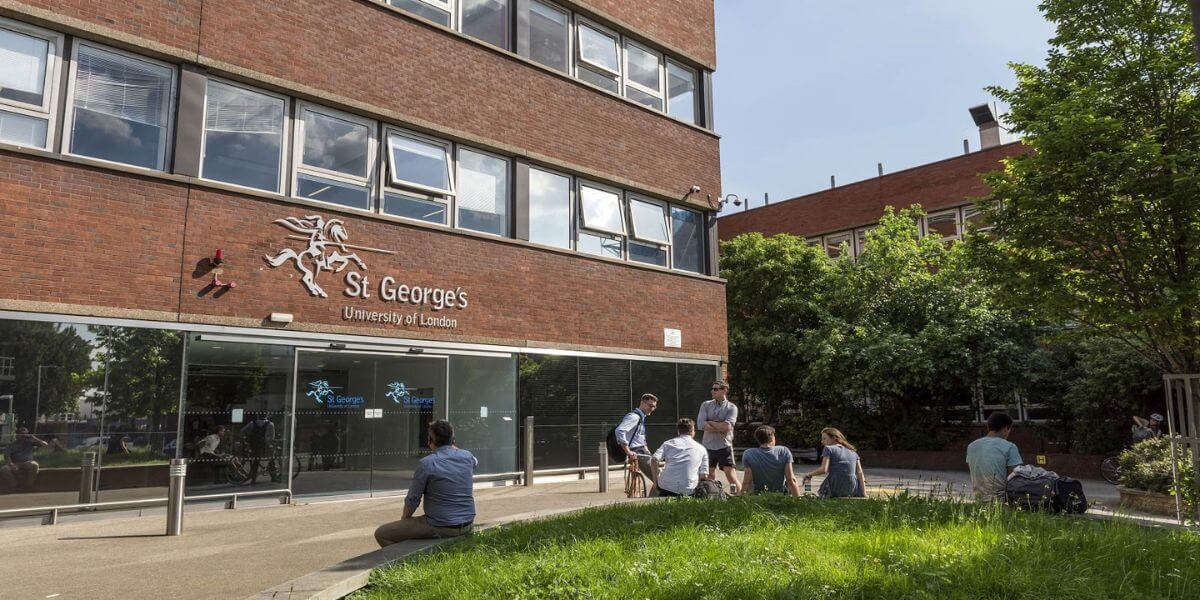 Trường Đại học St George là một trong những cơ sở giáo dục hàng đầu của Anh